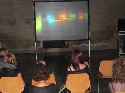 Foto 3. Les "imatges sonores" s'han projectat a la Casa de la Volta.