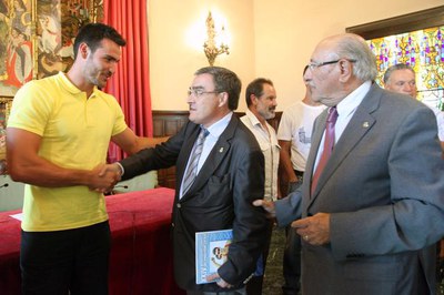 L'alcalde, amb Saül Craviotto i el president del Sícoris, Jaume Vilella..