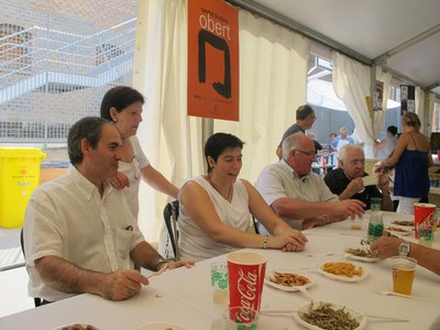 Foto 2. Marta Camps ha assistit a la mostra gastronòmica de les cases regionals de Lleida.