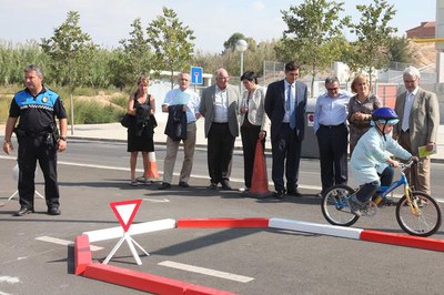 Els alumnes han pintat un mur de l’escola i la Guàrdia Urbana ha dut a terme una activitat d’educació vial, per tal de donar a conèixer les normes bà….