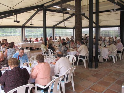 Foto 2. Un centenar de persones han assistit al dinar.