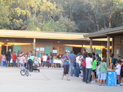 Foto 3. Unes 250 persones han participat en les activitats de la segona edició de la Nit dels Ratpenats.