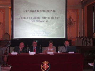 Foto 3. La presentació dels actes commemoratius s'ha fet al Saló de Sessions de la Paeria.