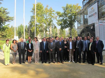 Foto 2. Els membres del Consell Comarcal del Segrià i diversos alcaldes del Segrià han assistit a la celebració del Dia de la comarca.