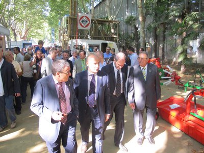 Foto 4. La comitiva ha visitat després el recinte firal.