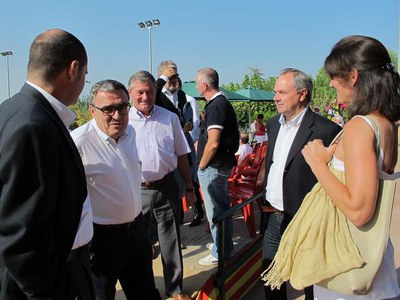 Foto 2. Ros, amb el vicepresident de la Federació, Antoni Jordà, el president de la Territorial a Lleida, Ignasi García, i el president del Club, Màx….