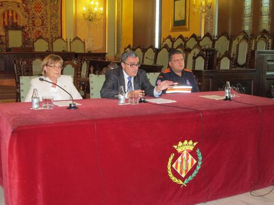 Foto 4. L'alcalde, amb Sara Mestres i Josep Lluís Valls.