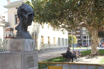 L'escultura forma part del conjunt artístic de l'entorn de l'Escorxador..