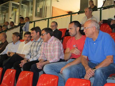Foto 3. El paer en cap, amb el regidor d'Esports i el president del Club, Enric Duch, a la llotja de l'Onze de Setembre.