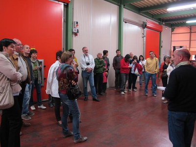 Foto 4. Durant la visita, s'han mostrat les cambres frigorífiques on es guarda la fruita.