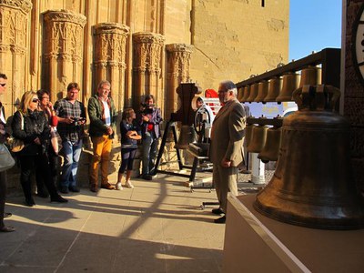 Foto 2. Fèlix Larrosa ha fet les visites comentades als dos temples, a la Catedral Nova i a la Seu Vella.