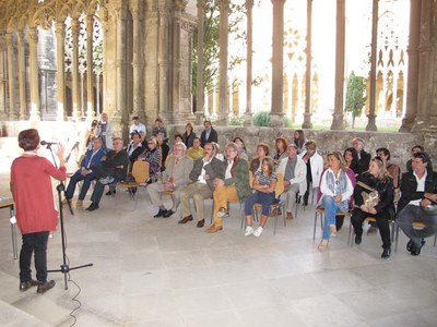 Foto 3. La jornada a la Seu ha consistit en les explicacions de la història del campanar i en l'elaboració de les campanes.