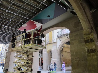 Aquesta nova imatge dels porxos de la plaça Paeria millorarà notablement la lluminositat de l'espai.