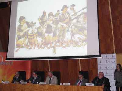 Foto 4. Durant l'acte s'ha passat un vídeo commemoratiu del Grup Musical Ambaparà.