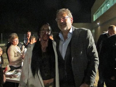 Foto 3. Alguns veïns s'han maquillat, recreant la nit de Halloween.