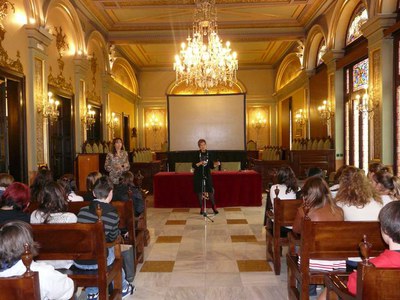 Foto 2. Montse Parra ha destacat l'enriquiment lingüístic i cultural que l'intercanvi aportarà als joves.