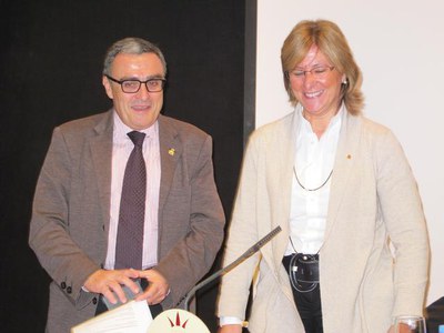 Foto 2. Ros amb la consellera de Justícia, en l'acte inaugural.