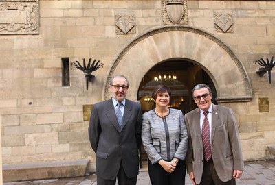 El sots delegat del govern a Lleida, José Ángel Flores, la delegada del govern de l'Estat a Catalunya, Montserrat Garcia i l'alcalde de Lleida, davan….