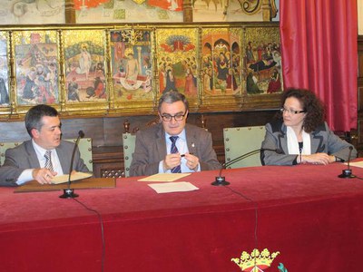 Fotografia de la signatura del conveni.