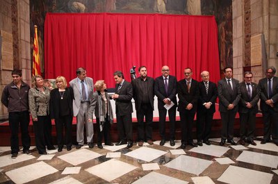 Foto 2. A l'acte ha assistit una àmplia representació política i social catalana, així com els famíliars de l'homenatjat.