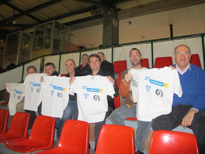 Foto 2. La recaptació de les entrades i de la venda de samarretes, entre altres, es destinarà a la Marató de TV3.