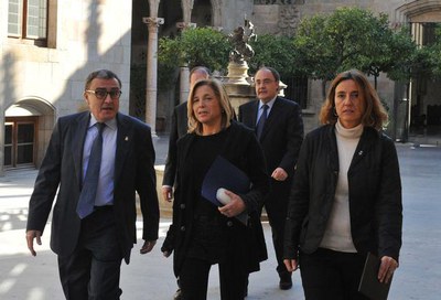 Foto 2. El paer en cap, amb la vicepresidenta del Govern i l'alcaldessa de Sant Cugat.