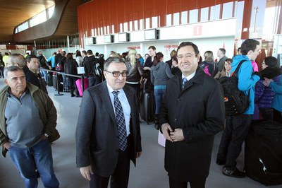 També han sortit aquest matí de Lleida-Alguaire un grup de professionals d'agències britàniques que han passat el cap de setmana al Pirineu andorrà..