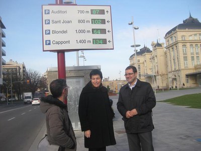 Els panells electrònics faciliten informació dels pàrquings de Sant Joan, Blondel, Auditori, Blas Infante i Eurofòrum que compten amb un total de 1.3….