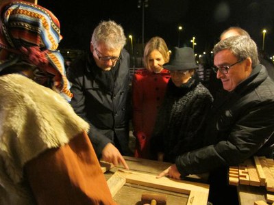 Foto 3. L’alcalde de Lleida ha visitat l’escenificació, que es coneguda per la seva vessant ecològica.