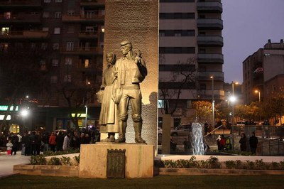 Aquesta actuació ha contemplat una reforma global en tots els àmbits, mantenint els elements que recorden a la pagesia i que donen nom a la plaça.