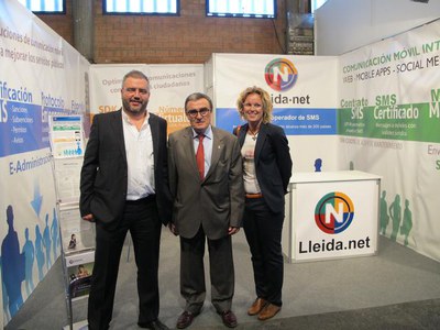 El paer en cap i la tinenta d'alcalde Montse Mínguez amb Sisco Sapena, fundador de Lleida.net..