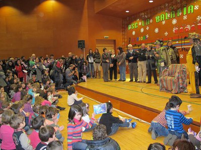 Foto 2. La sala d'actes del centre cívic s'ha omplert dels infants que volien entregar la carta als Reis d'Orient.