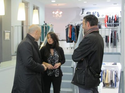 Foto 4. Peris s'ha interessat per la campanya nadalenca i per la pròxima temporada de rebaixes.