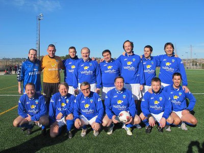 Foto 2. L'equip de la Paeria, de blau, el formava, entre altres, l'alcalde Ros, els regidors Zaballos i Cerdà, i el conseller Pelegrí.
