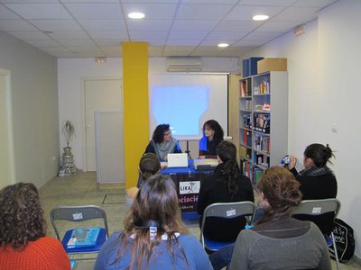 Foto 2. El curs està dirigit a entitats i s'imparteix en diferents sessions a la seu de la Coordinadora d'ONGDs i AMS de Lleida.