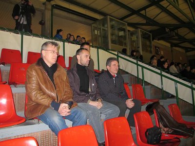 Foto 2. Alonso, a la llotja de l'Onze de Setembre, amb el president del club, Francesc Berenguer.