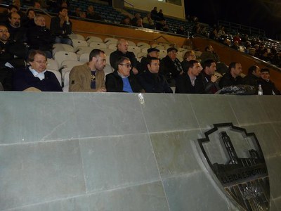 Foto 2. El paer en cap ha seguit el partit que el Lleida Esportiu ha guanyat per la mínima al filial del València.