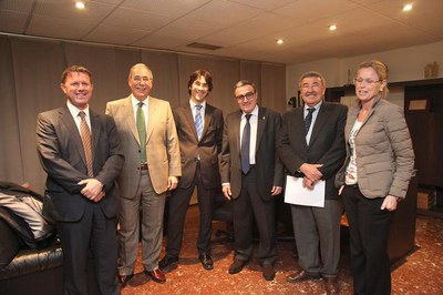 L'alcalde, Àngel Ros, amb el president de la Cambra de Comerç, Joan Simó, el rector de la UdL, Roberto Fernández, i el director general de Recerca, J….