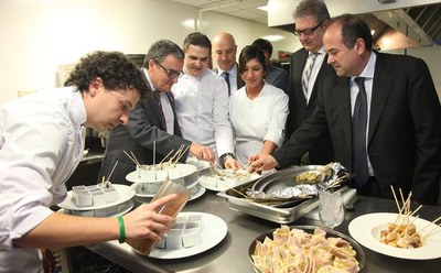 La presentació ha anat acompanyada d'un tast de tapes realitzades amb el porc com a base..