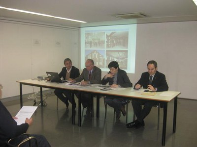 La reunió ha servit per fer un repàs de les actuacions que s'han fet al barri i per informar de les noves que s'endegaran.