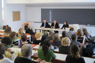 Foto 2. Tomás Motos, professor de la Universitat de València, ha donat el tret de sortida al curs amb la conferència titulada "Bases para una Pedagog….