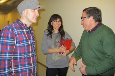 Foto 2. Ros ha felicitat la formació saragossana, amb Eva i Juan Aguirre, per la seva actuació a Lleida.