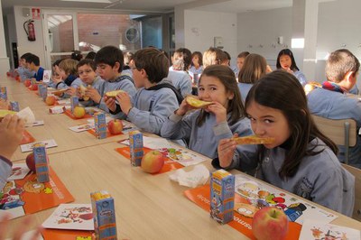 Fotografia dels nens i nenes que han participat en la iniciativa Esmorzars saludables.