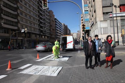 També s’instal·len dos semàfors de prioritat semafòrica, a les cruïlles de plaça Espanya i d’avinguda Catalunya-carrer Acadèmia.
