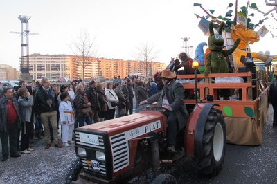 Foto 3. La carrossa del Banyetes i els seus amics no ha faltat a la festa.
