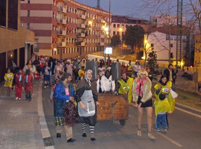 Foto 2. Unes 200 persones han participat en la desfilada.