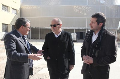 Àngel Ros, amb Bigas Luna i Carles Porta al Magical, després de firmar el conveni..