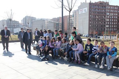 Foto 2. 225 escolars de 5 centres educatius de la ciutat han plantat diferents èspecies d'arbres.