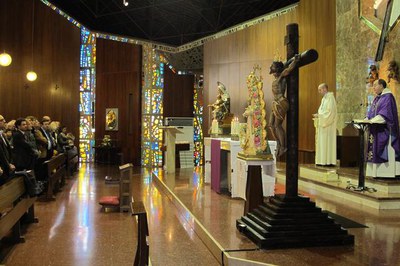 Foto 2. L'eucaristia s'ha fet en homenatge a la vellesa.