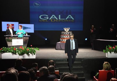 Foto 3. La XXXII Gala Nacional de l'Esport ha estat conduïda pels periodistes esportius marta Solano i Ernest Riveras.